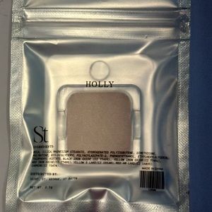 New unopened Seint Beuty Eyeshadow in the color Holly